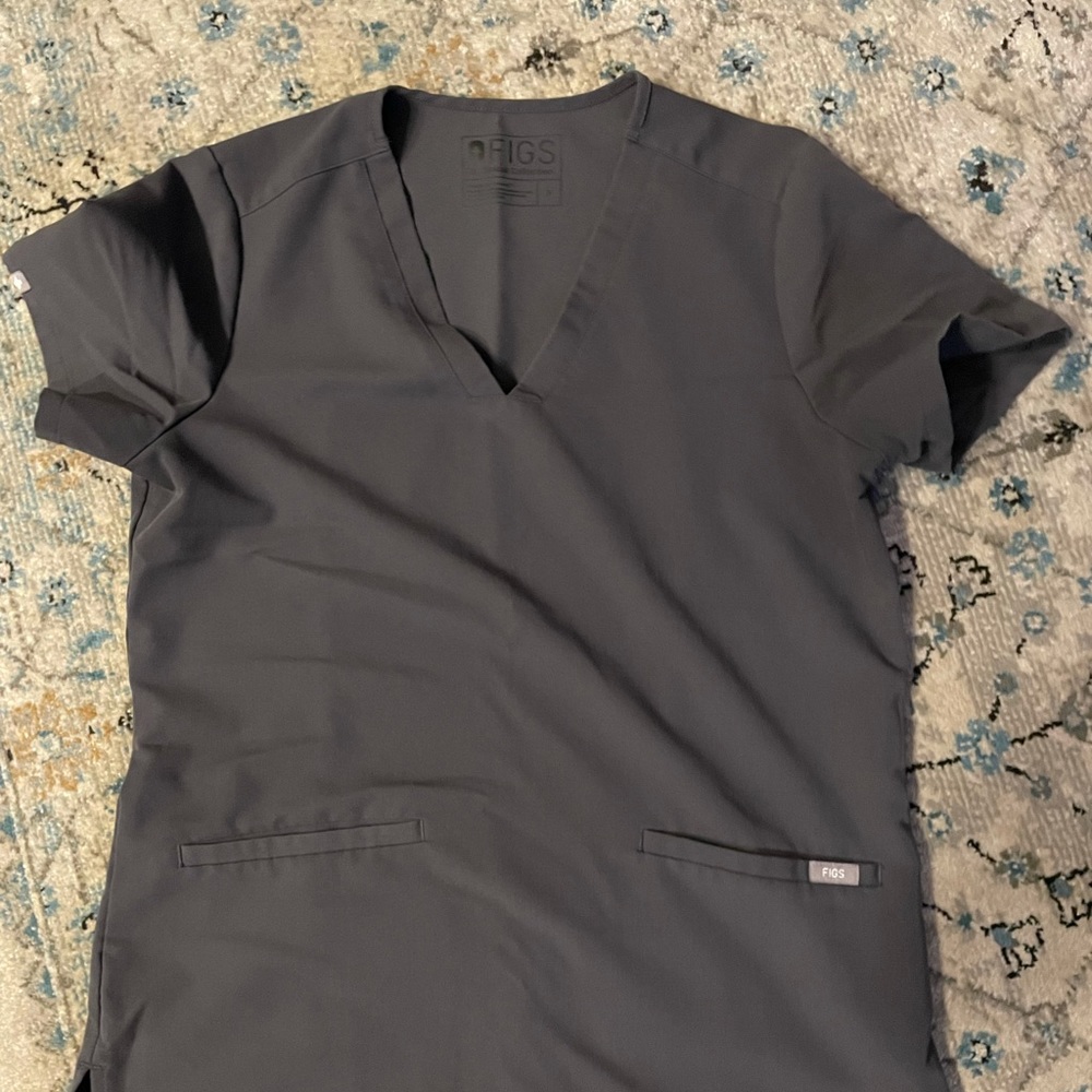 FIGS Camsa 3 pocket scrub top